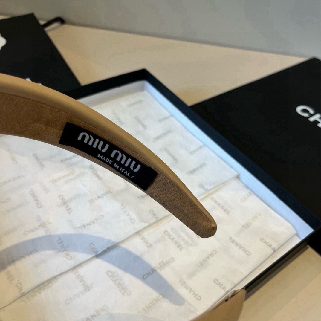 🆕

miumiu缪缪新款发箍