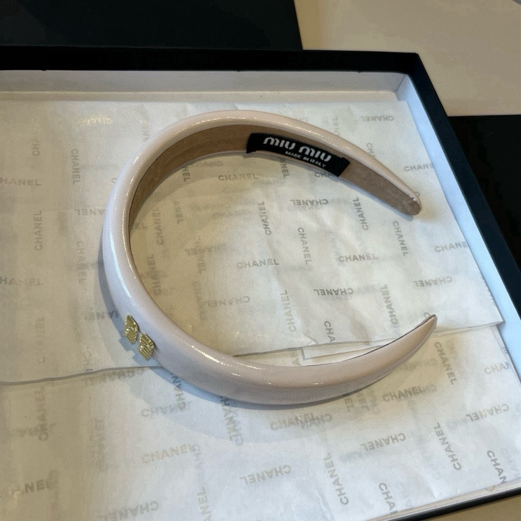 🆕

miumiu缪缪新款发箍