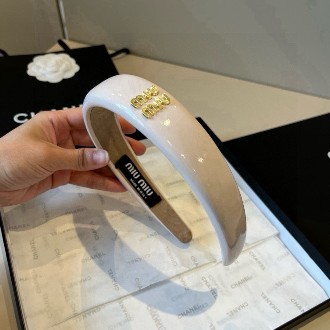 🆕

miumiu缪缪新款发箍