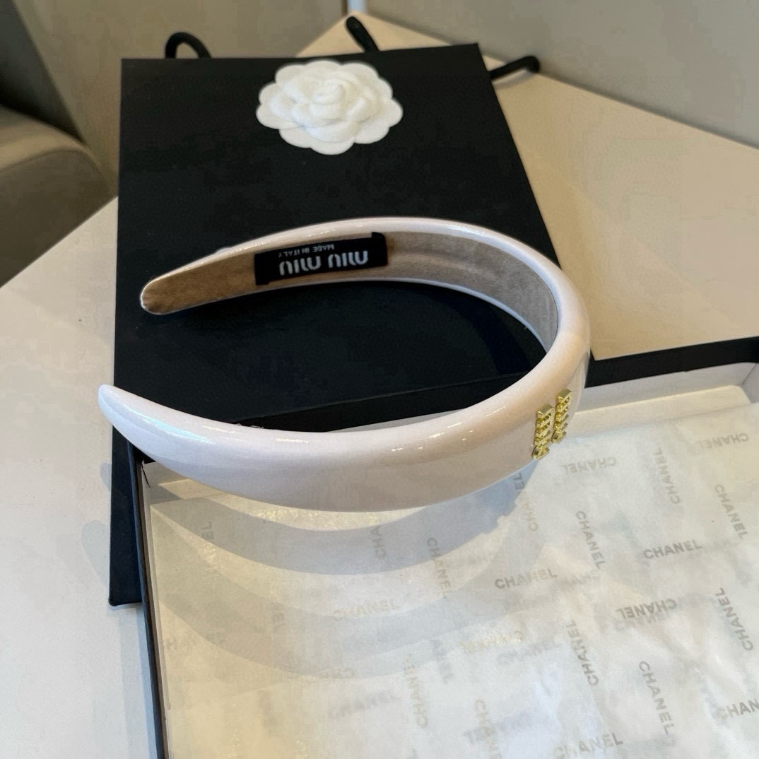 🆕

miumiu缪缪新款发箍