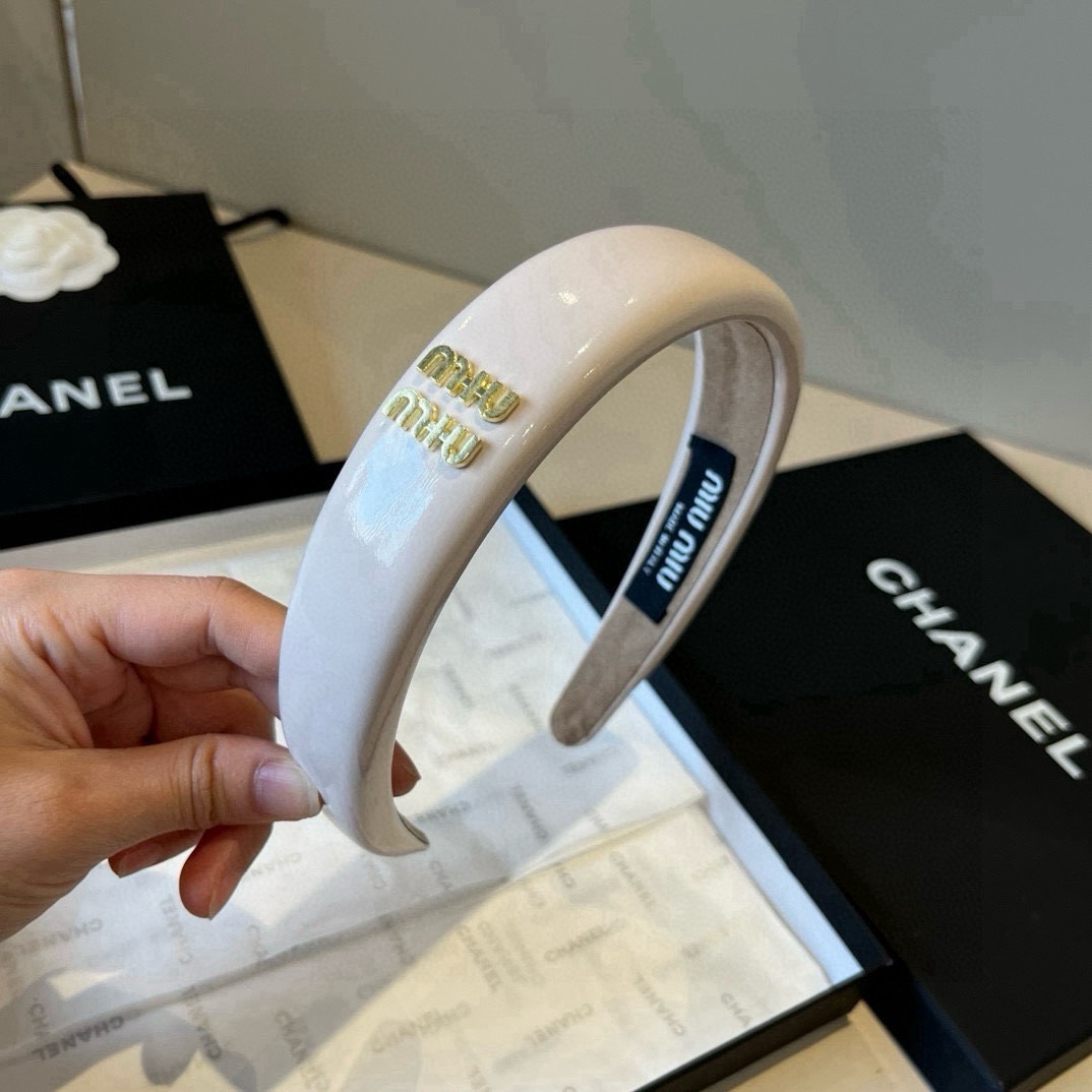 🆕

miumiu缪缪新款发箍