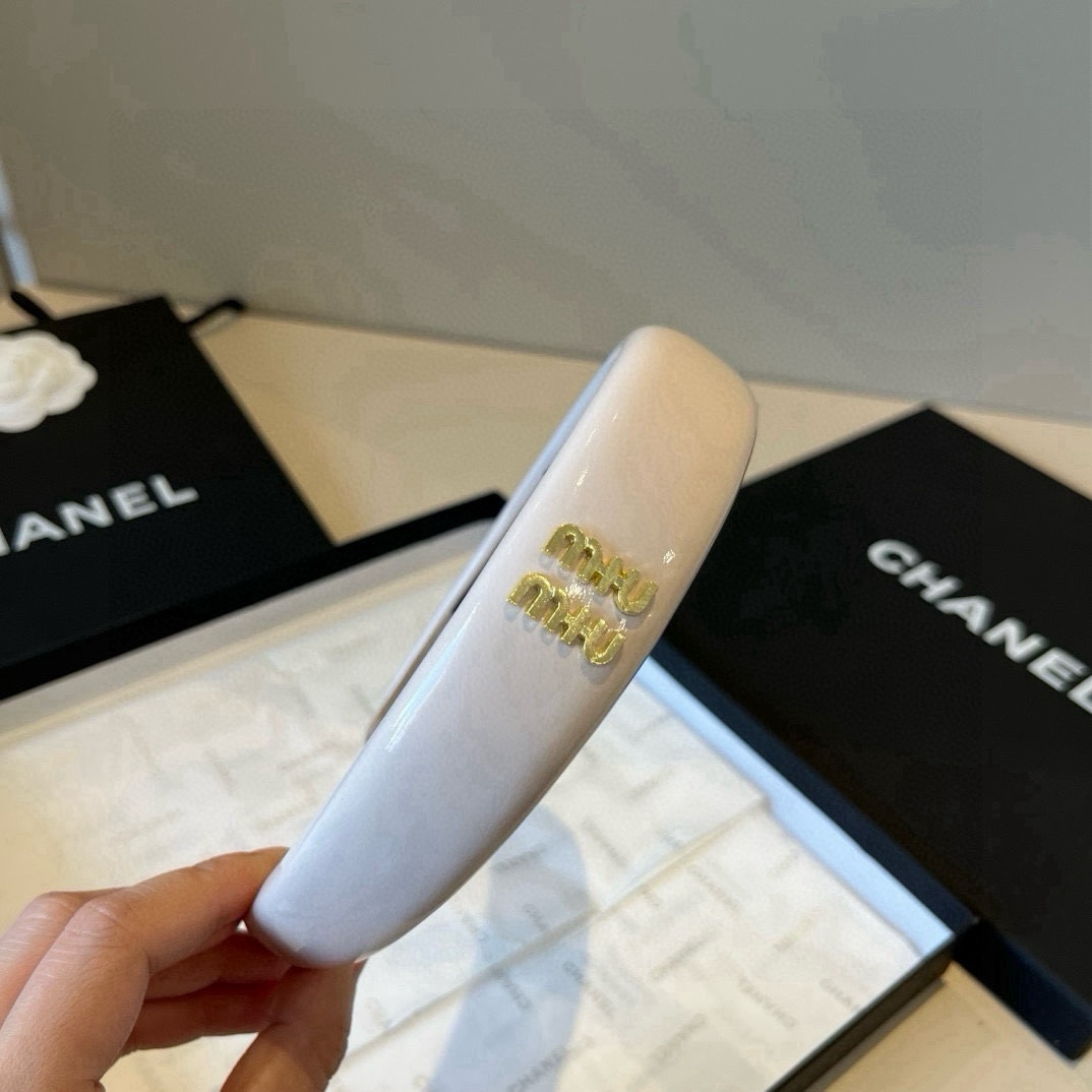 🆕

miumiu缪缪新款发箍