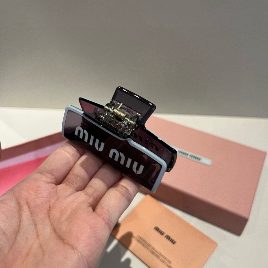 🆕

miumiu缪缪新款发夹
