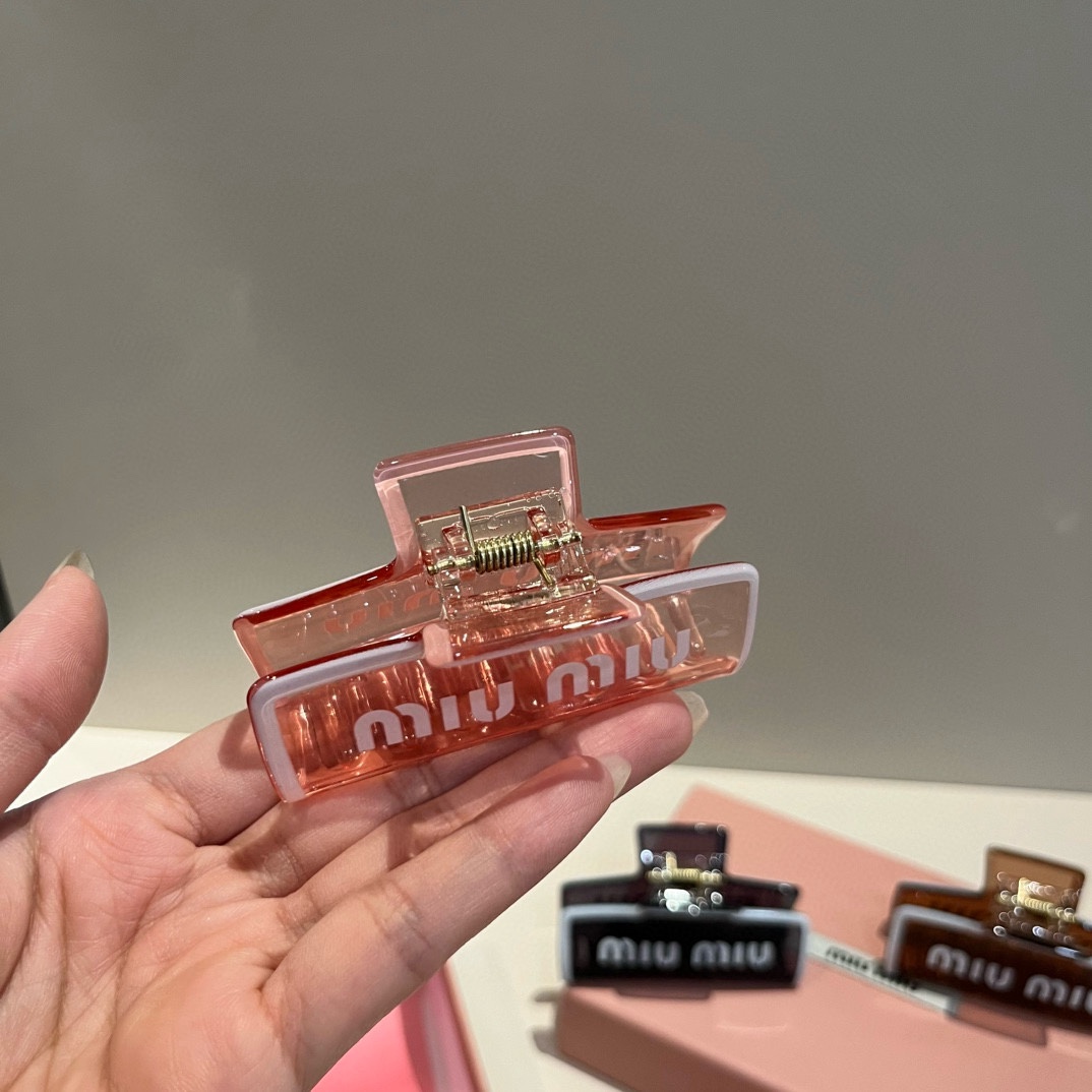 🆕

miumiu缪缪新款发夹