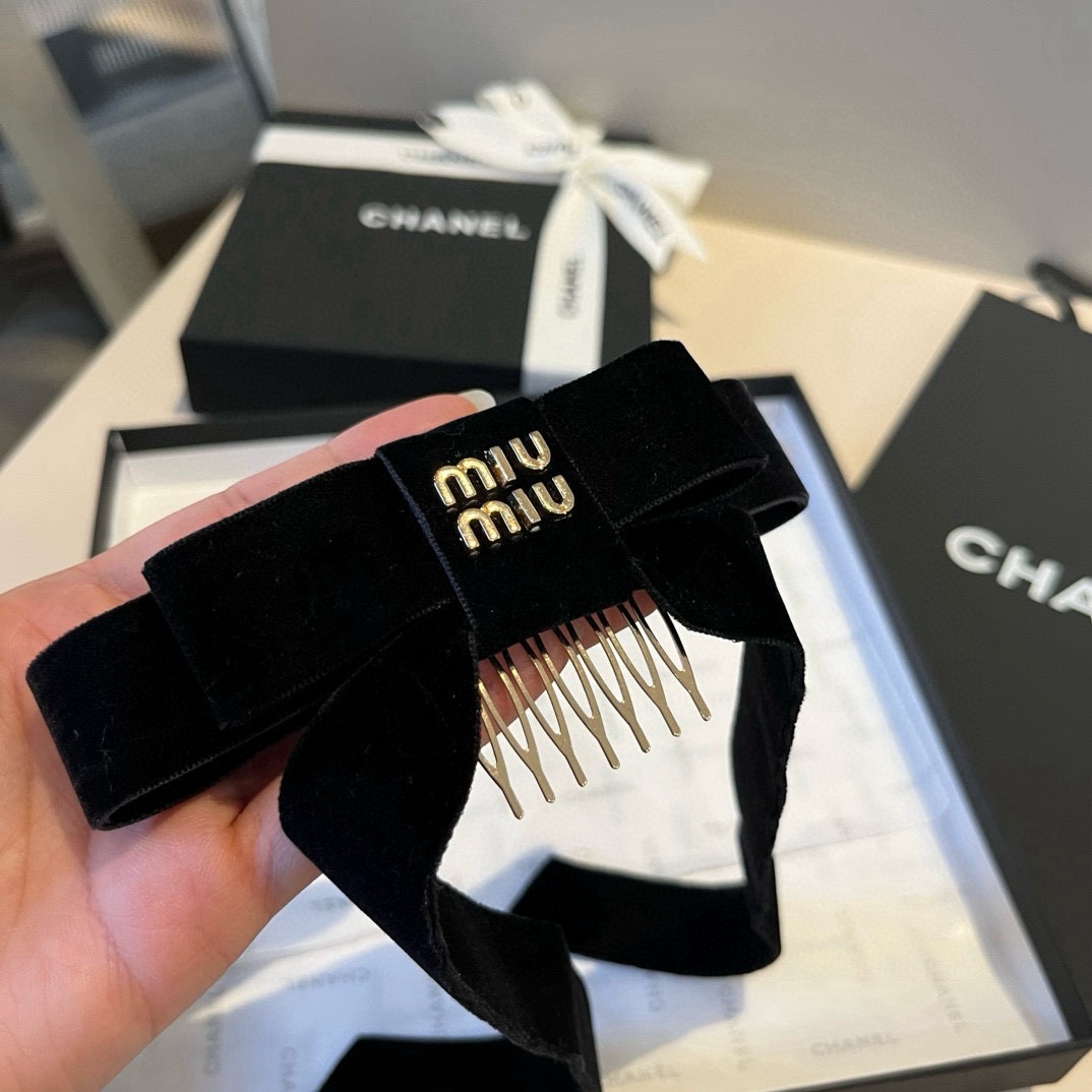 🆕

miumiu缪缪牛仔发箍，高端定制名媛必备哦