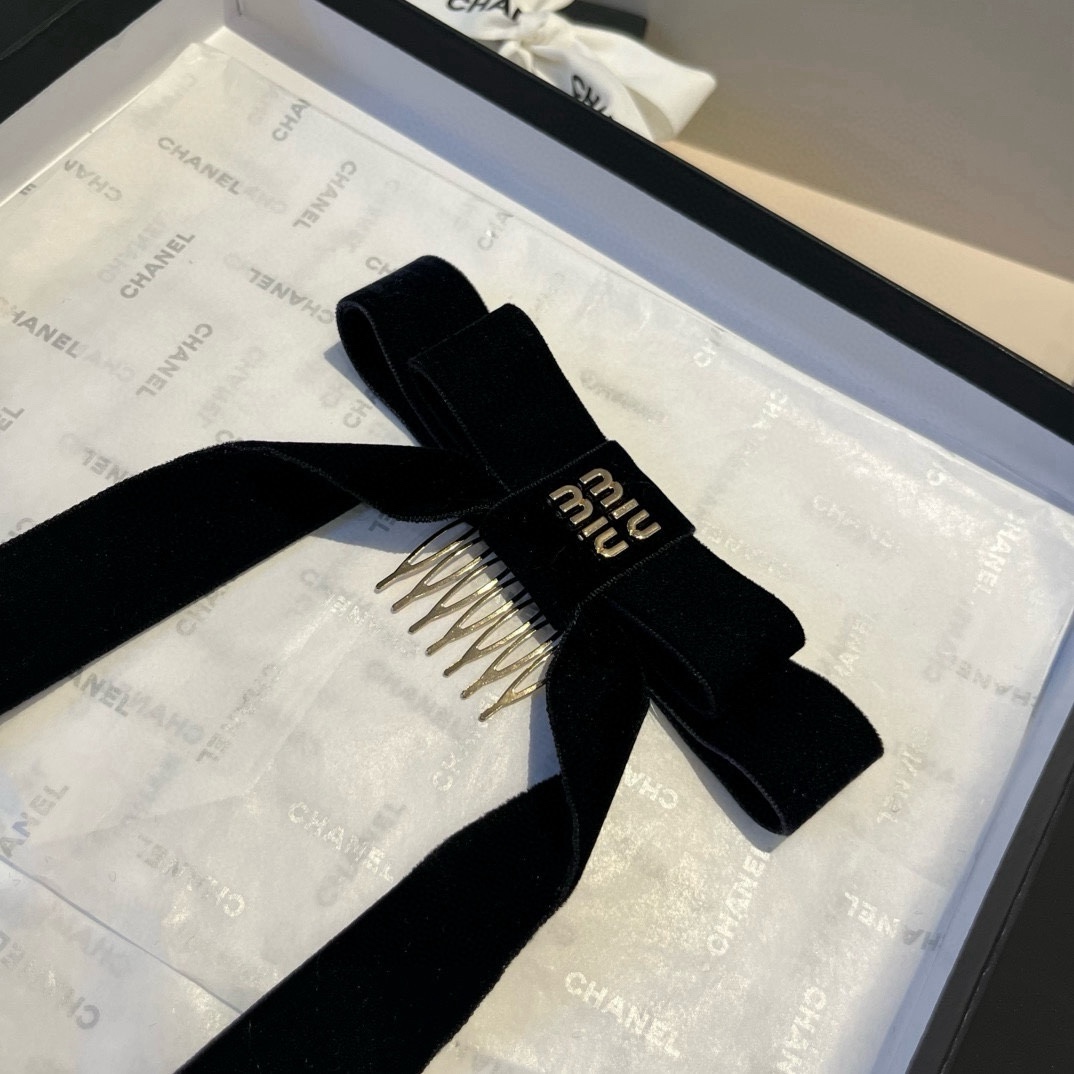 🆕

miumiu缪缪牛仔发箍，高端定制名媛必备哦