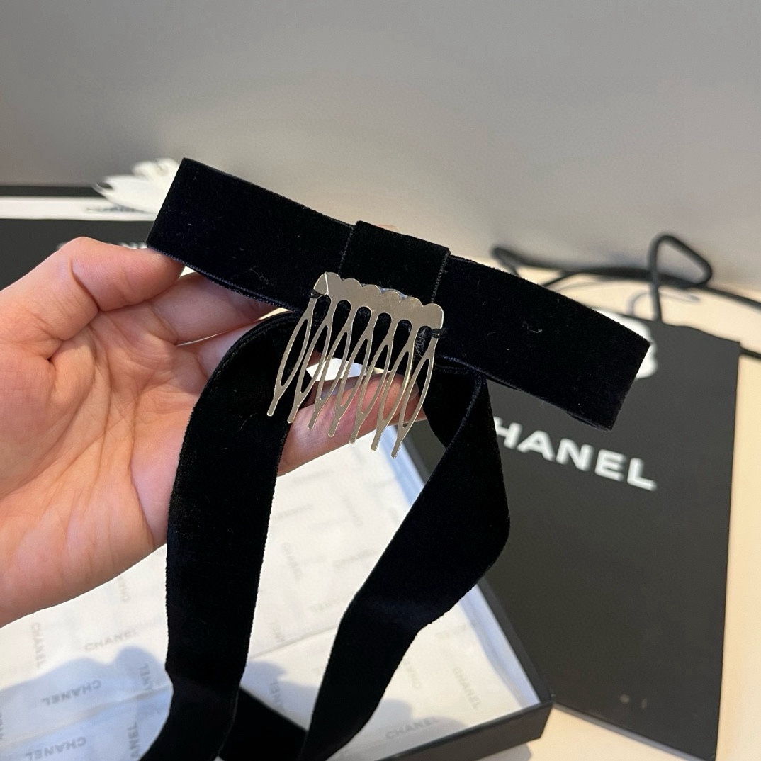 🆕

miumiu缪缪牛仔发箍，高端定制名媛必备哦