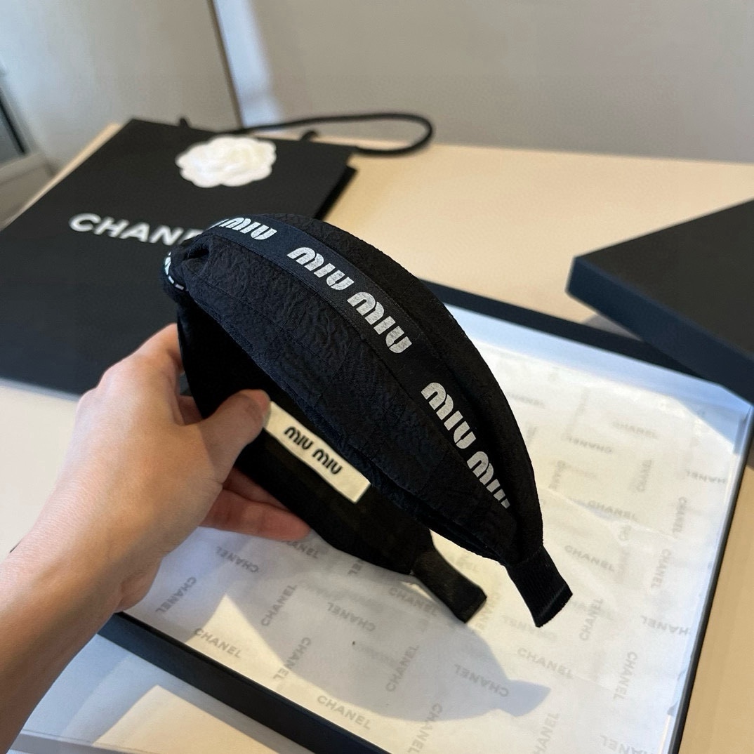 🆕

miumiu缪缪新款发箍