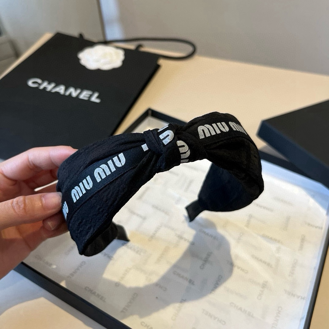 🆕

miumiu缪缪新款发箍