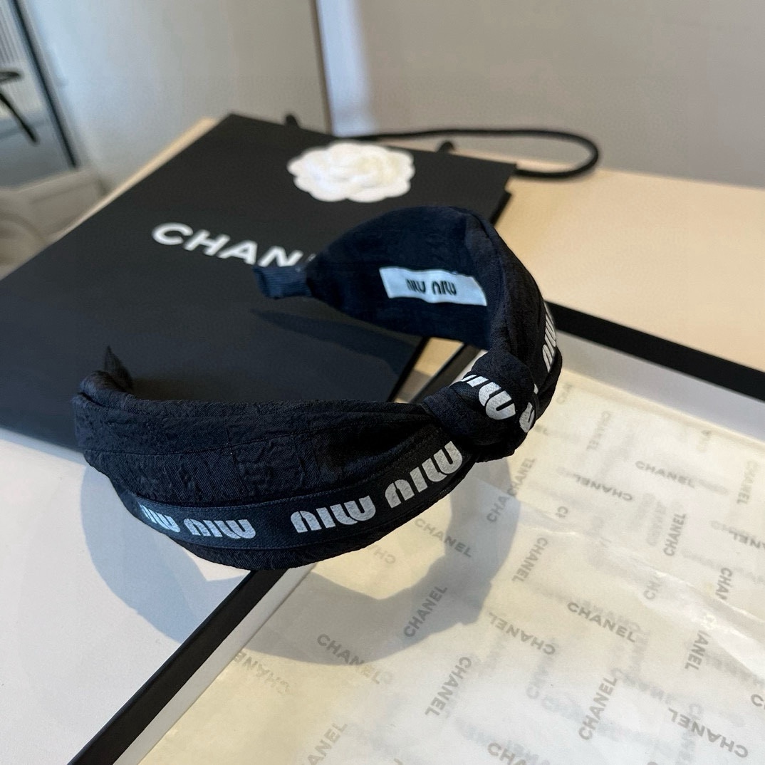 🆕

miumiu缪缪新款发箍