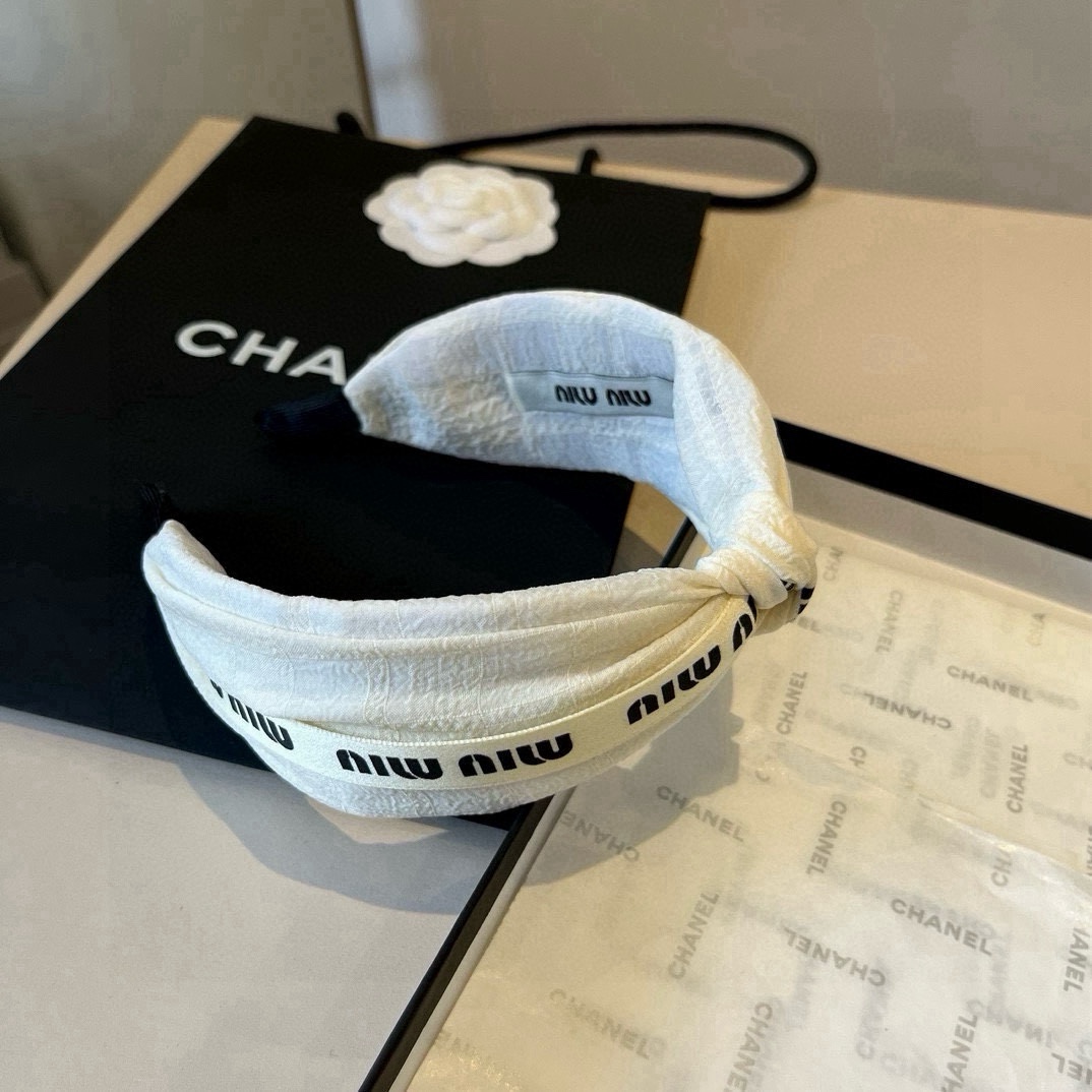 🆕

miumiu缪缪新款发箍