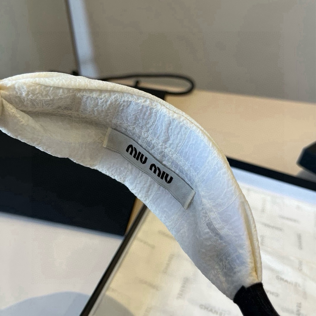 🆕

miumiu缪缪新款发箍