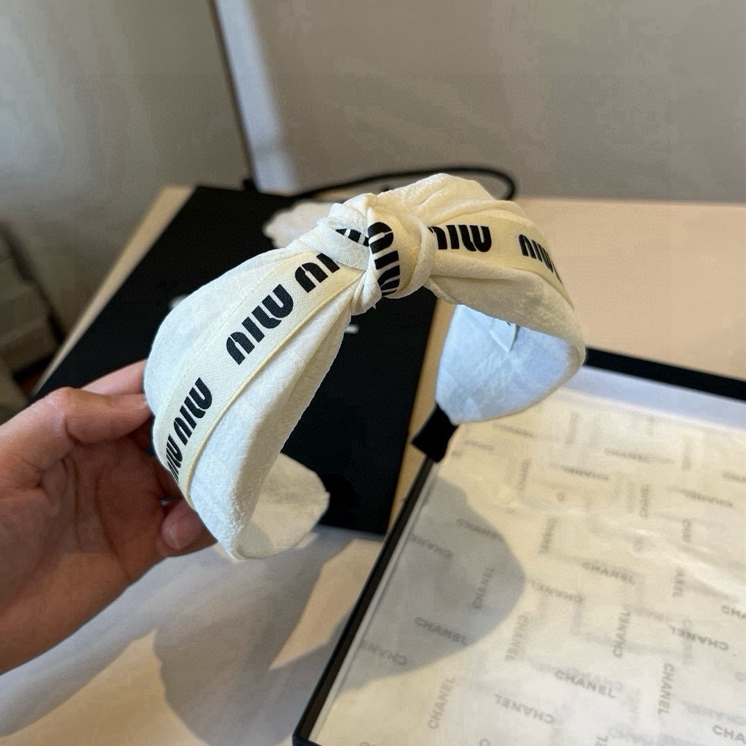 🆕

miumiu缪缪新款发箍