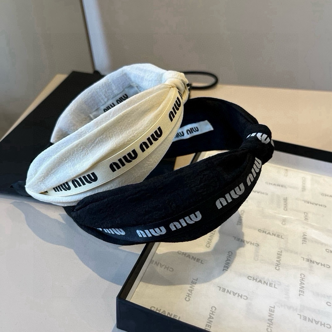 🆕

miumiu缪缪新款发箍