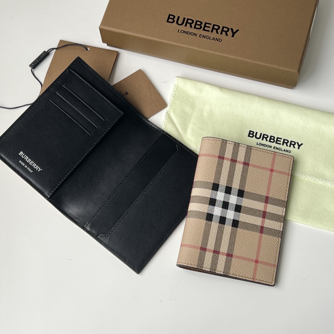 NO:894767,Plaid folding passport holder [B Family] original product~~ Delicate [rose] soft calfskin interior, matched with plaid fabric, counter quality, fine workmanship, real photo, 80841731 black, size 14cm*10cm*, Burberry wallet, burberry, wallets, cowhide19860909格纹折叠式护照夹【B家】原单出品～～ 细腻[玫瑰]柔软的小牛皮内搭,搭配格子面料,专柜品质、做工精细实物拍摄,80841731黑色,尺寸14cm*10cm*,巴宝莉钱包,burberry,wallets,cowhide,欧美剧