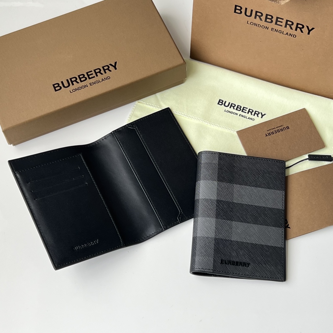 NO:894746,Plaid folding passport holder [B Family] original product~~ Delicate [rose] soft calfskin interior, matched with plaid fabric, counter quality, fine workmanship, real photo, 80732781 gray, size 14cm*10cm*, Burberry wallet, burberry, wallets, cowhide19860909格纹折叠式护照夹【B家】原单出品～～ 细腻[玫瑰]柔软的小牛皮内搭,搭配格子面料,专柜品质、做工精细实物拍摄,80732781灰色,尺寸14cm*10cm*,巴宝莉钱包,burberry,wallets,cowhide,欧美剧