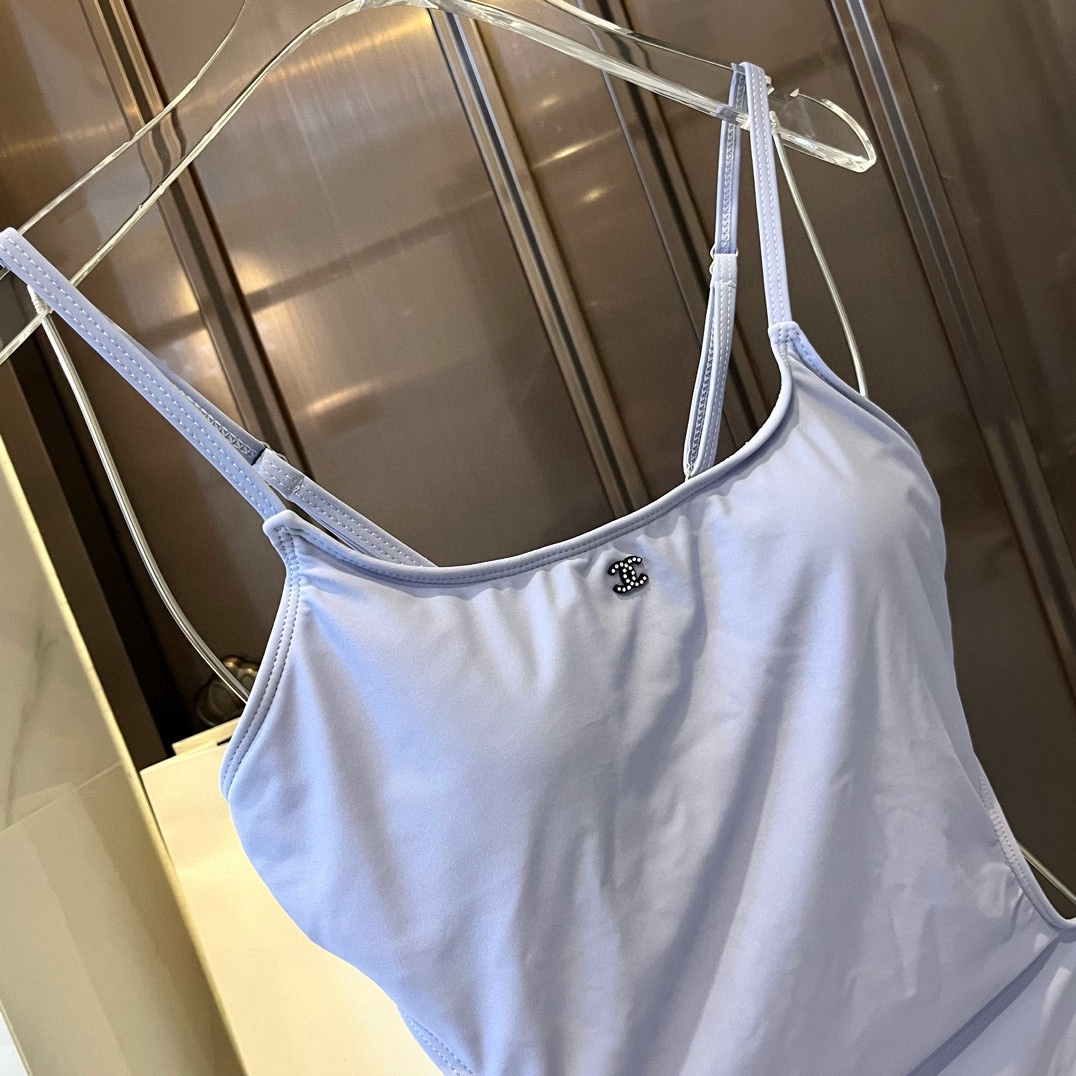 🆕
Chanel香奈儿新款连体泳衣  😍🥰适合多种场景的游泳衣🏊‍♀️海边 游泳池 温泉 水上乐园 漂流