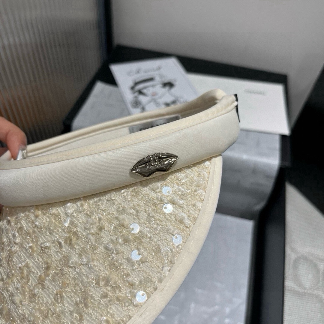 🆕

Chanel香奈儿珠片发箍，遮阳空顶帽