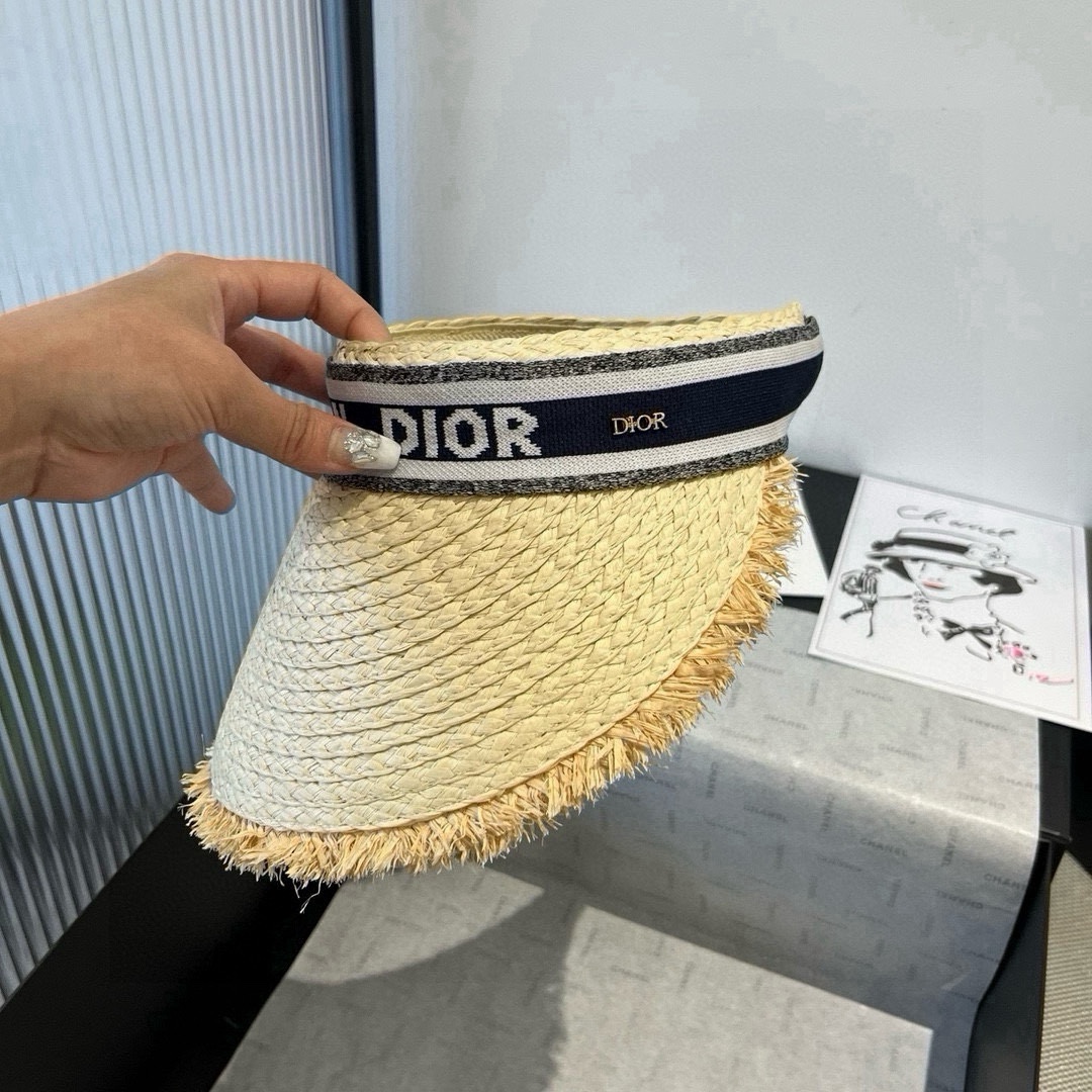 🆕

Dior迪奥和草发箍遮阳帽