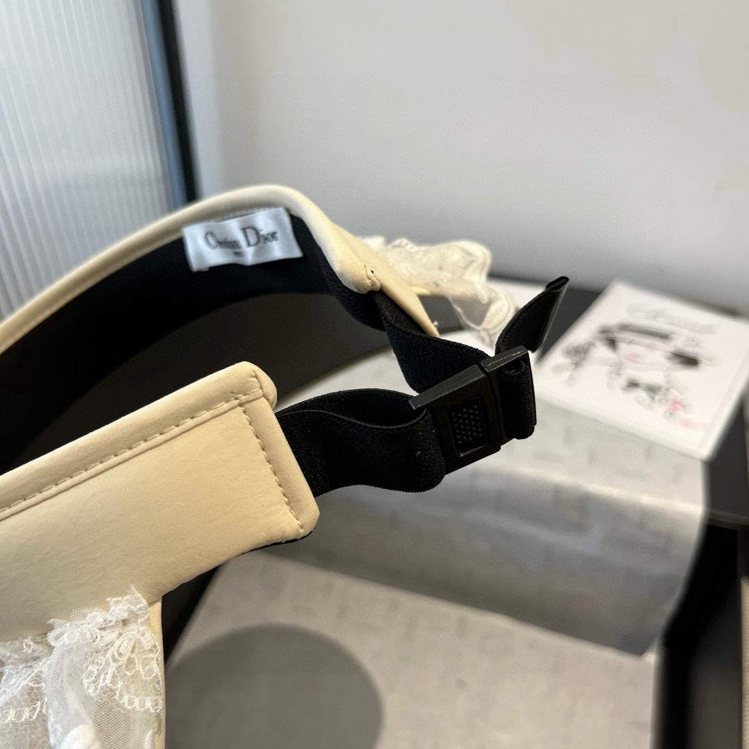 🆕

Dior迪奥拉菲草空顶遮阳帽