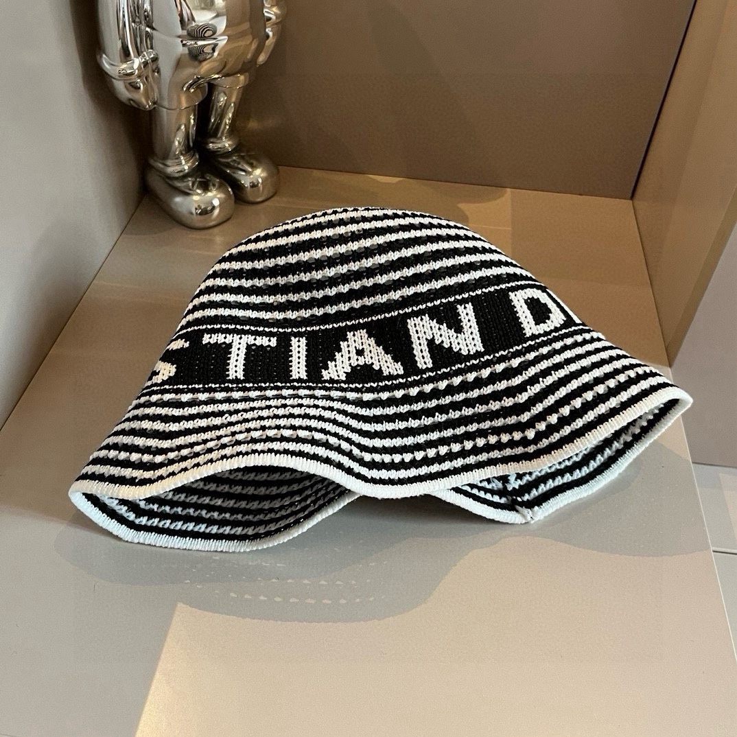 🆕
Dior迪奥新款针织渔夫帽，手抓针织帽