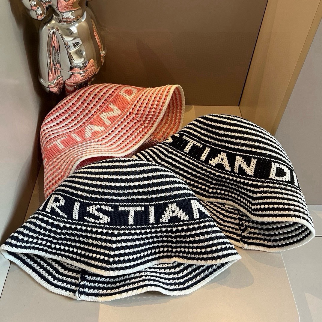 🆕
Dior迪奥新款针织渔夫帽，手抓针织帽