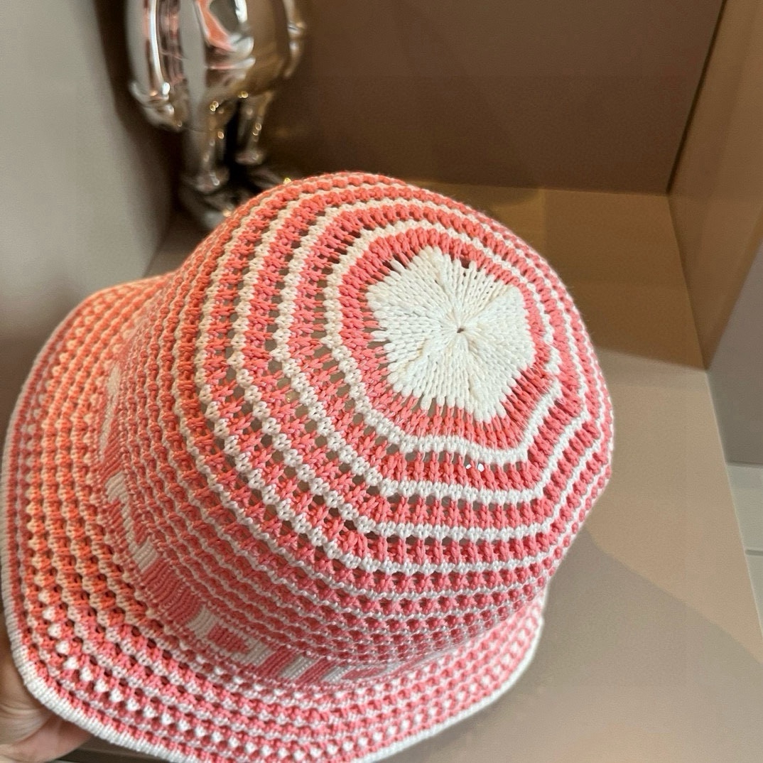 🆕
Dior迪奥新款针织渔夫帽，手抓针织帽
