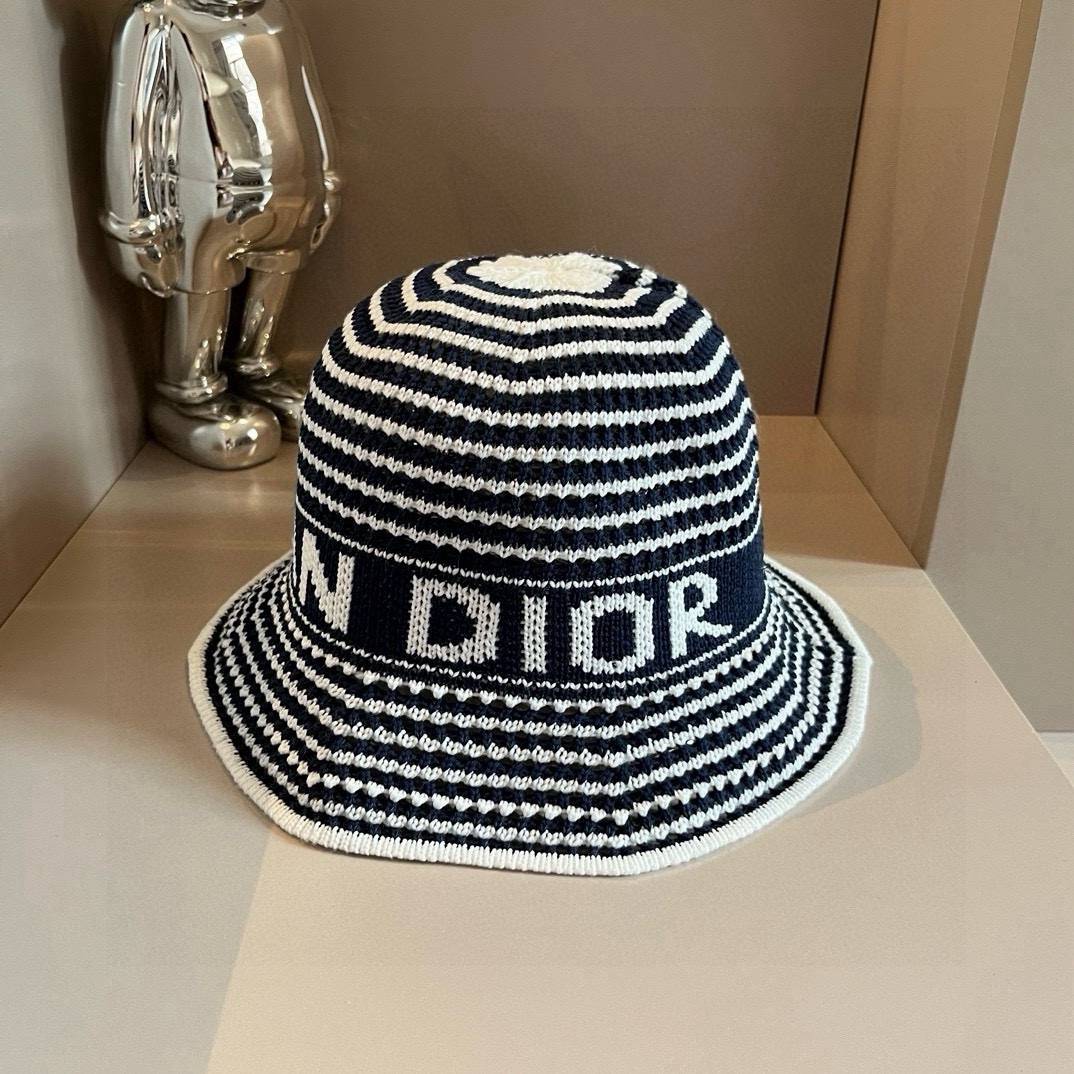 🆕
Dior迪奥新款针织渔夫帽，手抓针织帽
