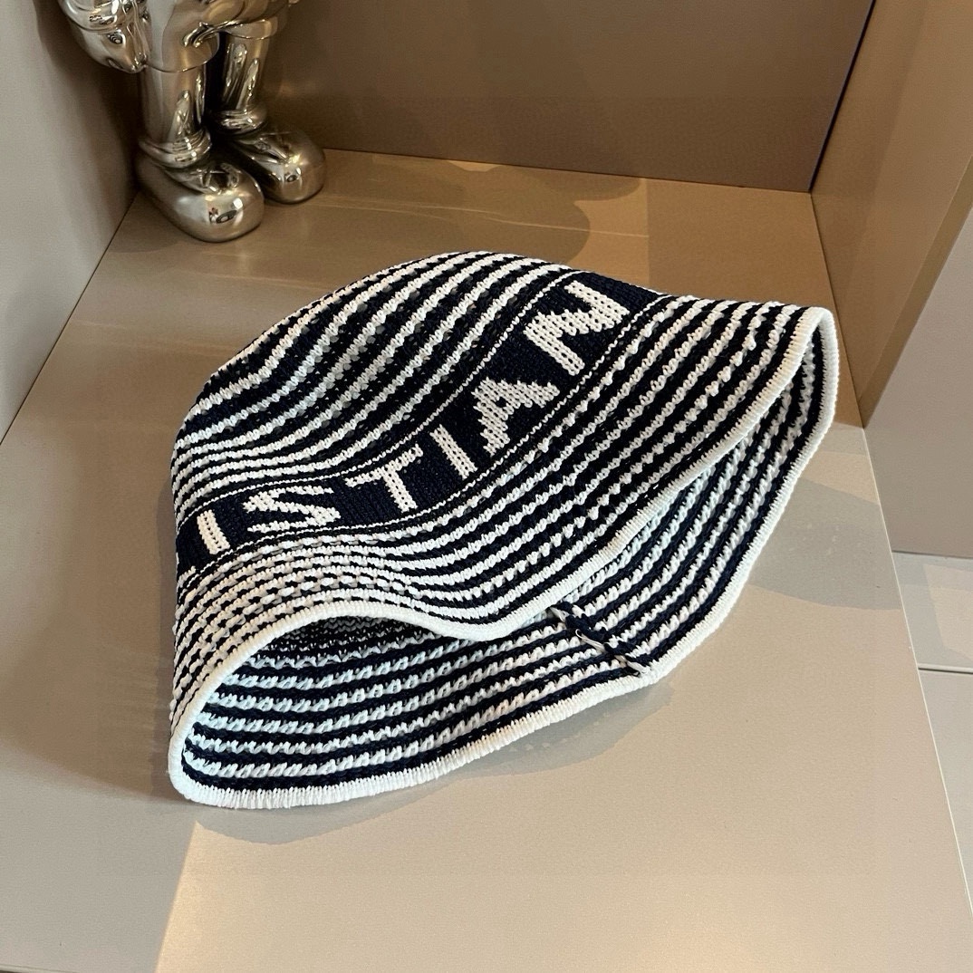 🆕
Dior迪奥新款针织渔夫帽，手抓针织帽