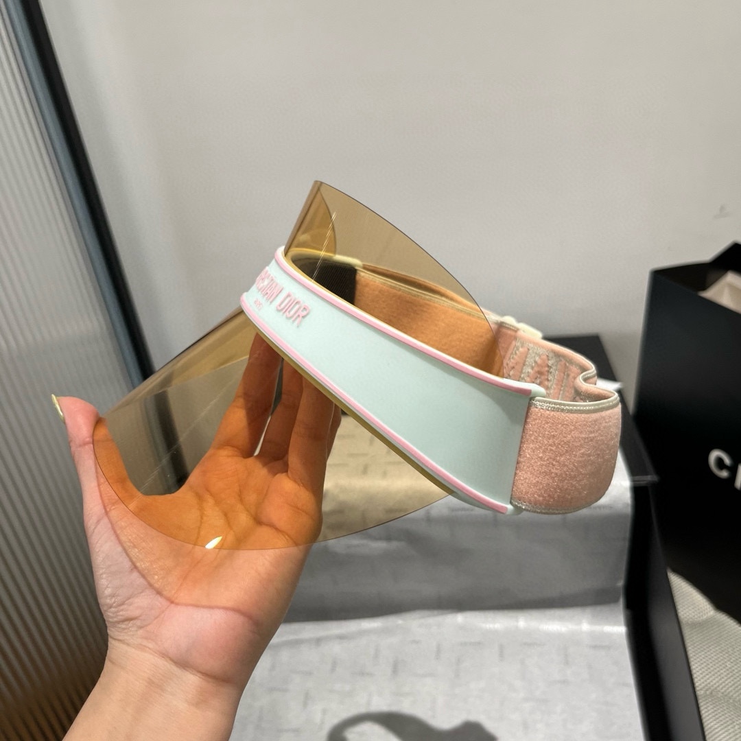 🆕

Dior迪奥镜片遮阳帽，高级定制，可调节，时尚博主必备单品