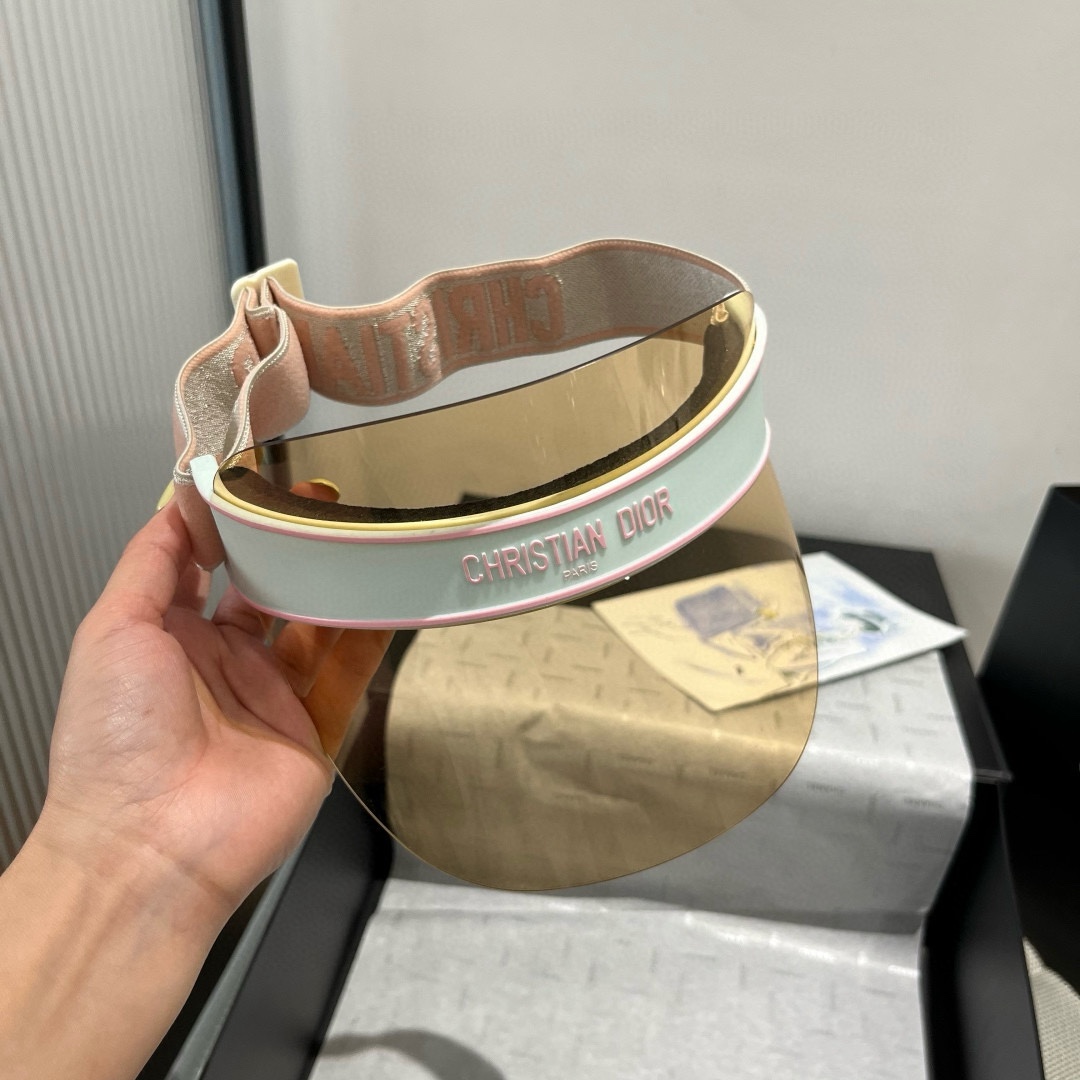 🆕

Dior迪奥镜片遮阳帽，高级定制，可调节，时尚博主必备单品