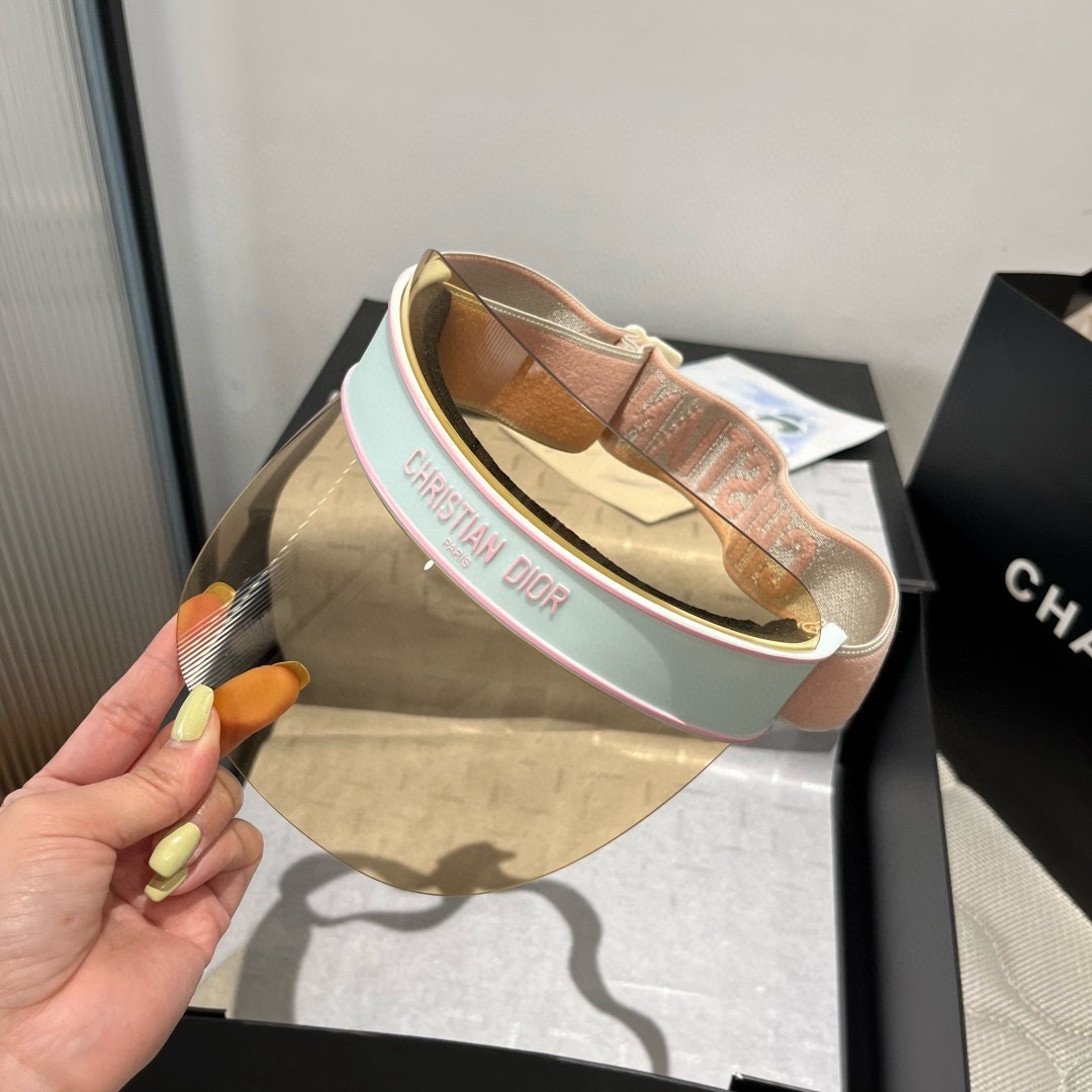 🆕

Dior迪奥镜片遮阳帽，高级定制，可调节，时尚博主必备单品