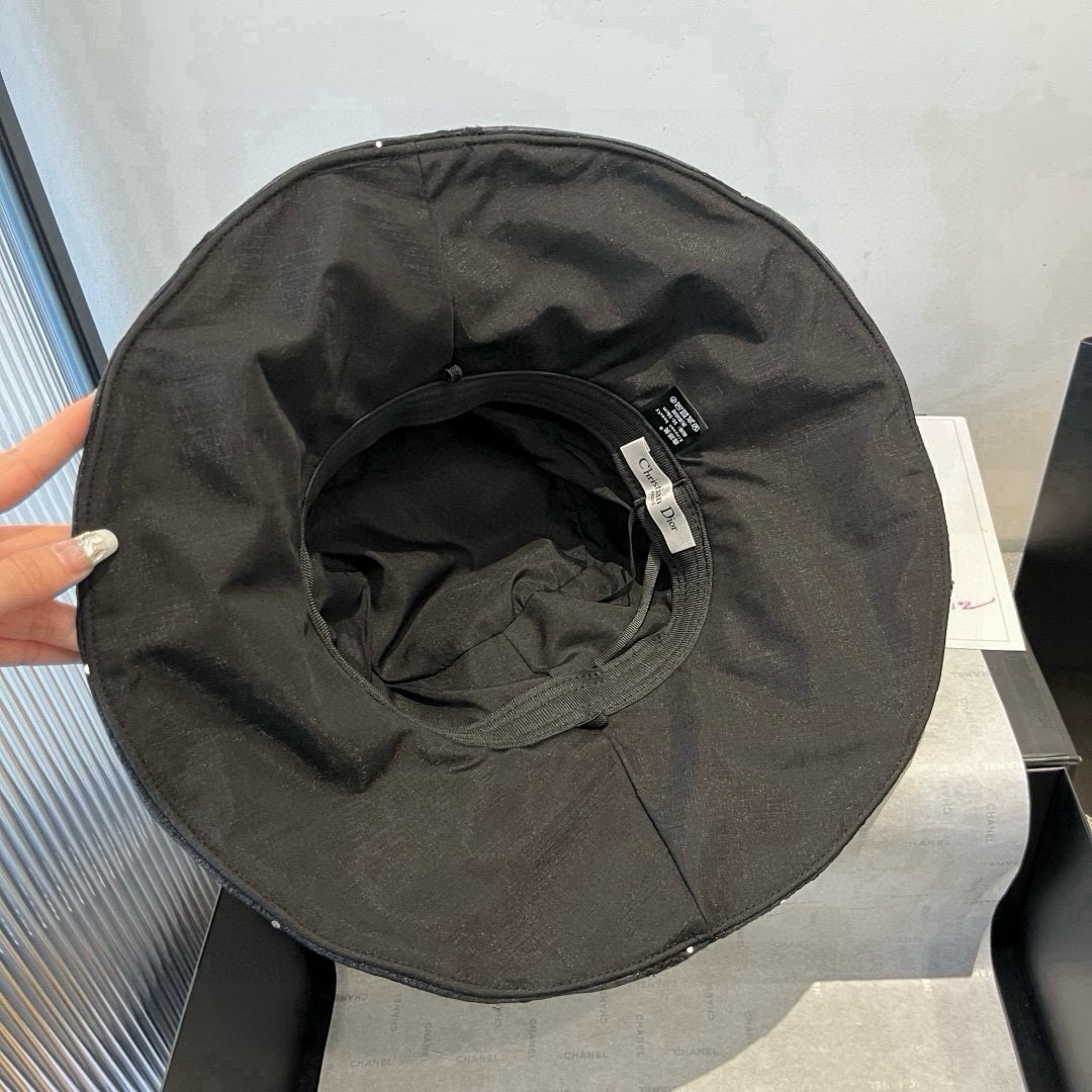 🆕

Dior迪奥新款遮阳渔夫帽，荷叶边遮阳帽，名媛风，头围57cm