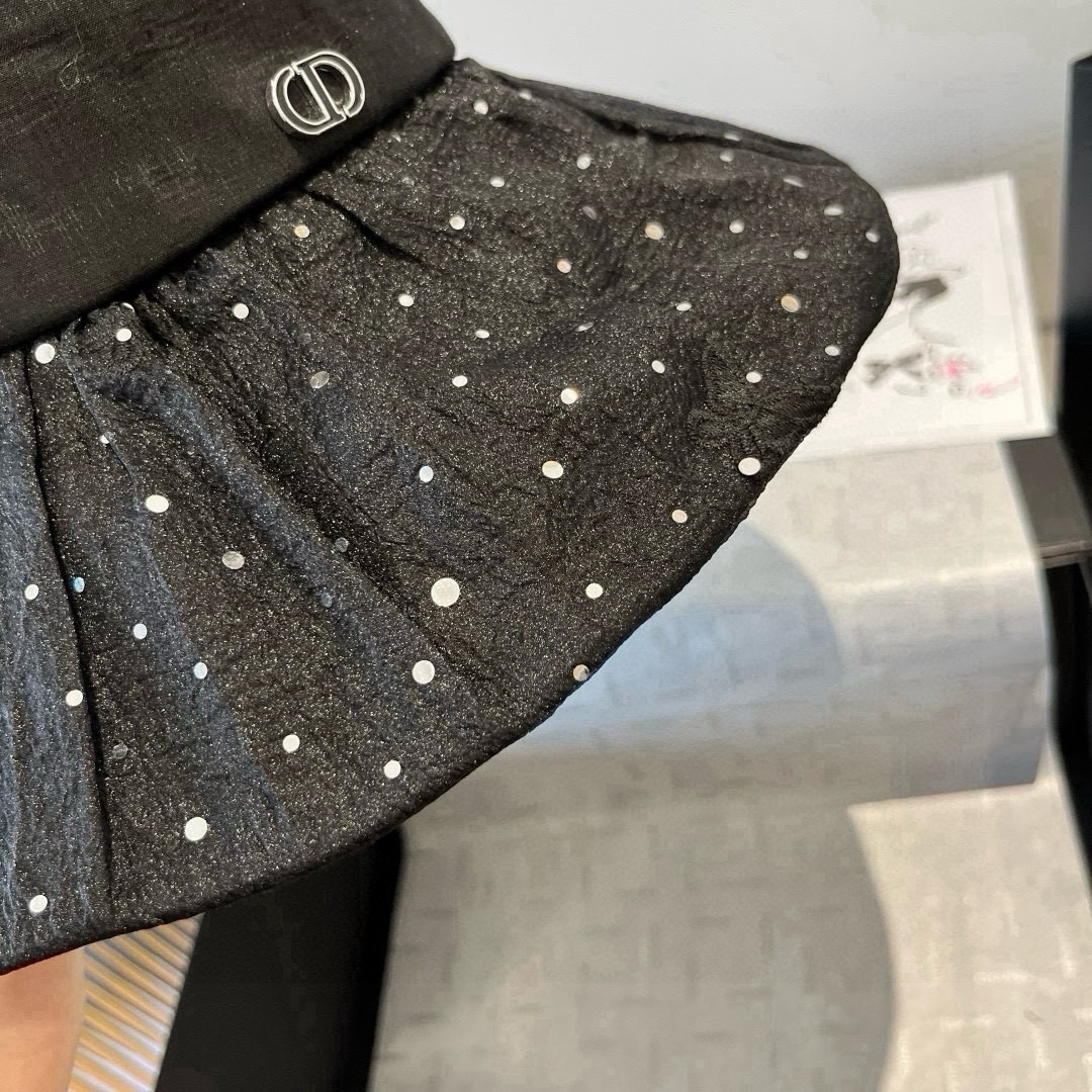 🆕

Dior迪奥新款遮阳渔夫帽，荷叶边遮阳帽，名媛风，头围57cm