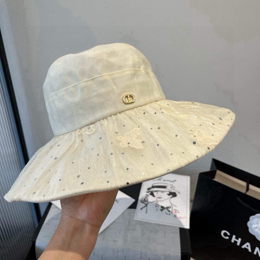 🆕

Dior迪奥新款遮阳渔夫帽，荷叶边遮阳帽，名媛风，头围57cm