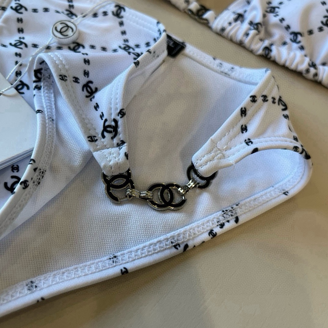 🆕
Chanel比基尼泳衣  😍🥰适合多种场景的游泳衣🏊‍♀️海边 游泳池 温泉 水上乐园 漂流都可以😌