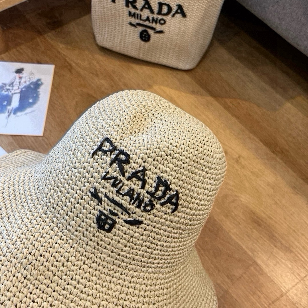 🆕

PRADA普拉达2025夏款折叠草帽，纯收工钩织，头围57cm，可折叠