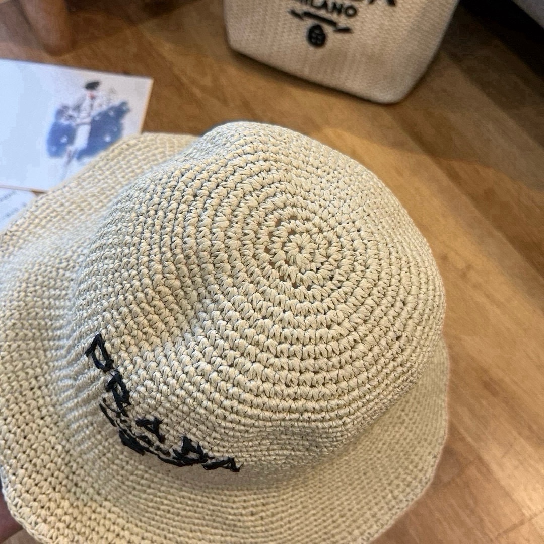 🆕

PRADA普拉达2025夏款折叠草帽，纯收工钩织，头围57cm，可折叠