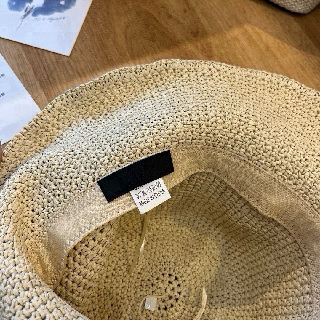 🆕

PRADA普拉达2025夏款折叠草帽，纯收工钩织，头围57cm，可折叠