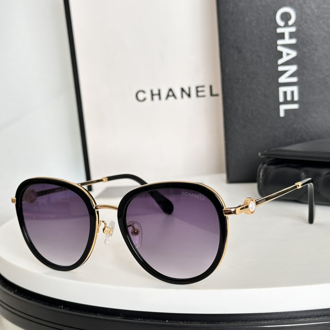 Chanel 2220 Round Sunglasses | Black Frame with Gradient Purple Lenses
