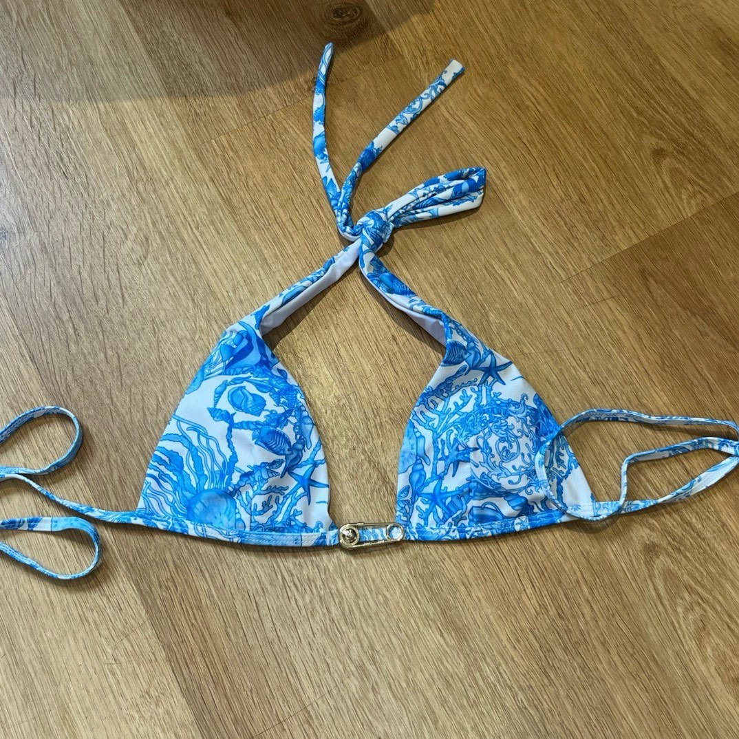 🆕
LOEWE罗意威 新款比基尼😍🥰适合多种场景的游泳衣🏊‍♀️海边 游泳池 温泉 水上乐园 漂流都可以