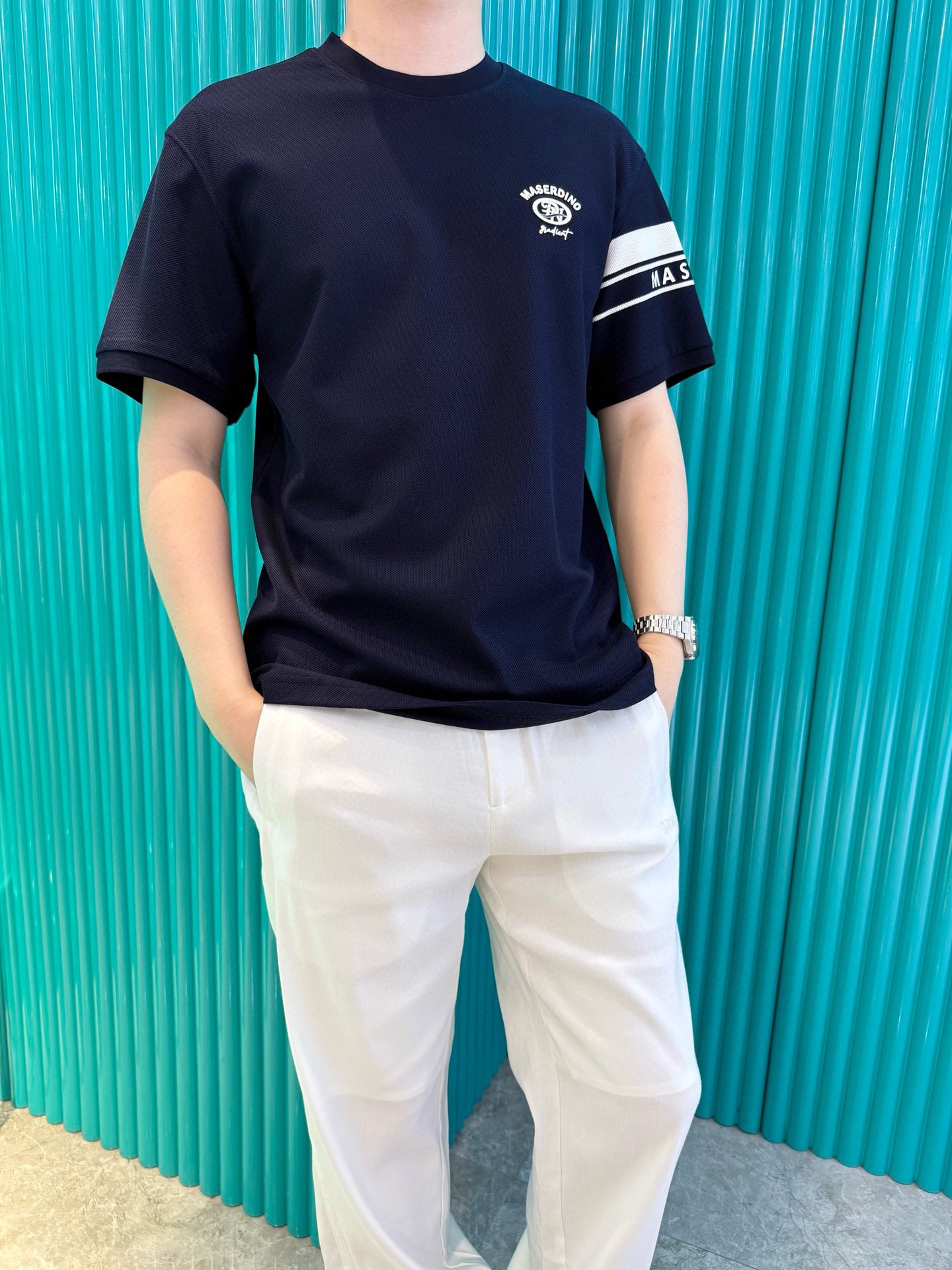 NO:486053,Dino luxury products - brand authentic 2025 latest round neck T-shirt shipment, hot-selling items in Europe and the United States!  Selected Italian imported brands to customize 100% European cotton!  The brand logo on the chest is matched with the latest design to highlight fashion!  Number of codes 48-56 (model 180/140 wears 50, with Hong Kong Lane Crawford gift box packaging), tees, t-shirt, alexander wang19860909Dino奢品-品牌正品2025最新圆领T恤出货 欧美热销单品！精选意大利进口品牌定制百分百欧货棉！胸口的品牌标志搭配最新的设计,彰显时尚 ！码数48-56（模特180/140穿50,配香港连卡佛礼盒包装）,,tees，t-shirt,alexander wang,Men's clothing