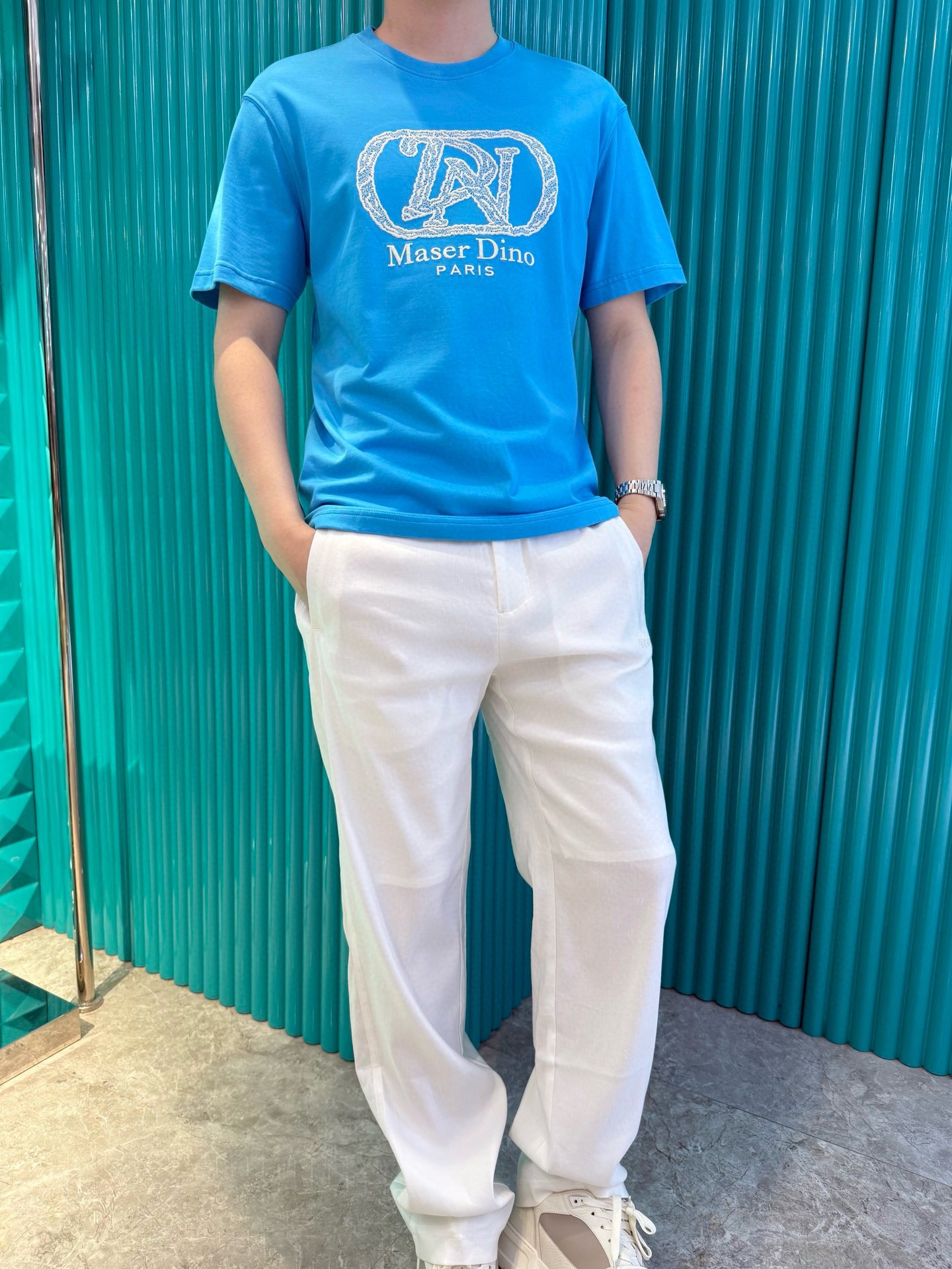 NO:486175,Dino luxury products - brand authentic 2025 latest round neck T-shirt shipment, hot-selling items in Europe and the United States!  Selected Italian imported brands to customize 100% European cotton!  The brand heavy industry lace embroidery logo on the chest is matched with the latest design to highlight fashion!  Number of codes 48-56 (model 180/140 wears 50, with Hong Kong Lane Crawford gift box packaging), tees, t-shirt, alexander wang19860909Dino奢品-品牌正品2025最新圆领T恤出货 欧美热销单品！精选意大利进口品牌定制百分百欧货棉！胸口的品牌重工蕾丝刺绣标志搭配最新的设计,彰显时尚 ！码数48-56（模特180/140穿50,配香港连卡佛礼盒包装）,,tees，t-shirt,alexander wang,Men's clothing