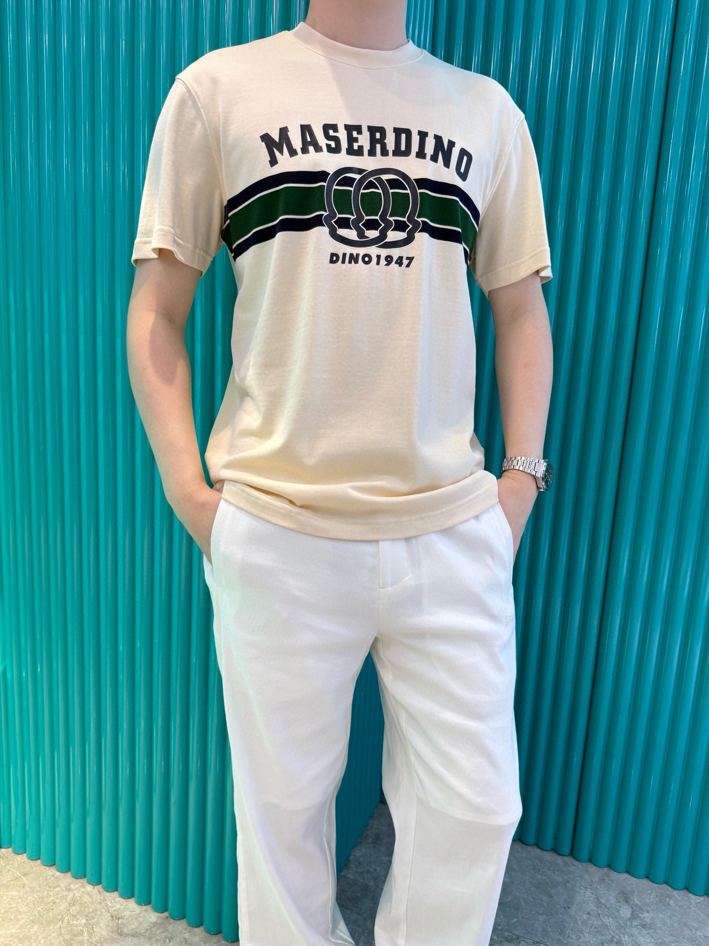 NO:486152,Dino luxury products - brand authentic 2025 latest round neck T-shirt shipment, hot-selling items in Europe and the United States!  Selected Italian imported brands to customize 100% European cotton!  The brand logo on the chest is matched with the latest design to highlight fashion!  Number of codes 48-56 (model 180/140 wears 50, with Hong Kong Lane Crawford gift box packaging), tees, t-shirt, alexander wang19860909Dino奢品-品牌正品2025最新圆领T恤出货 欧美热销单品！精选意大利进口品牌定制百分百欧货棉！胸口的品牌标志搭配最新的设计,彰显时尚 ！码数48-56（模特180/140穿50,配香港连卡佛礼盒包装）,,tees，t-shirt,alexander wang,Men's clothing