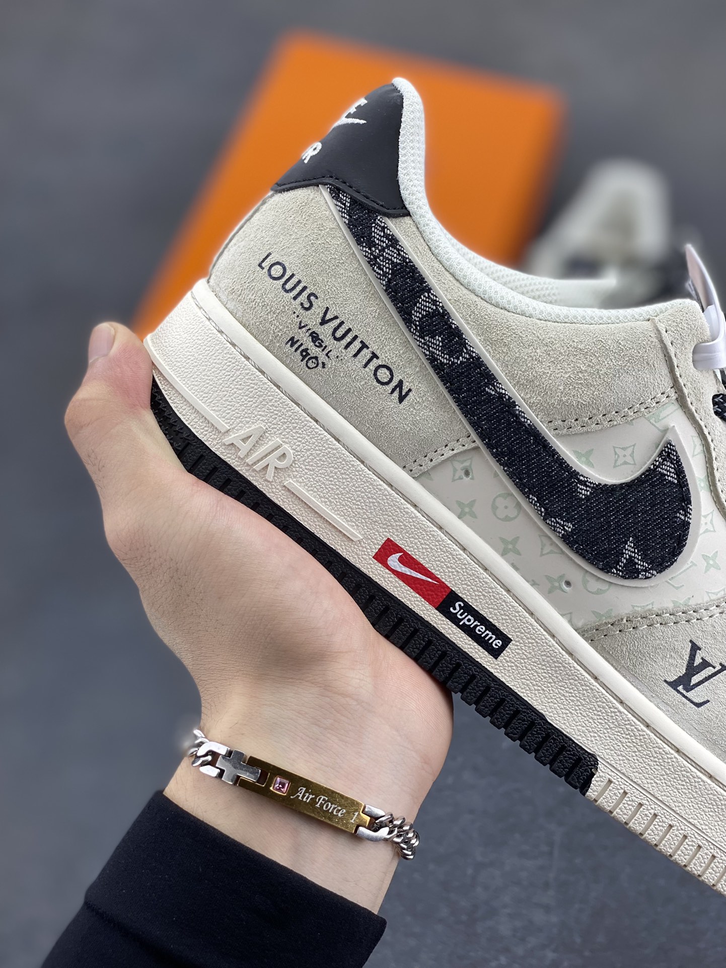 图片[6]-Nike Air Force 1 \’07 Low “LV联名——猪八米白黑”空军一号 低帮 运动鞋 休闲鞋 折边针车 工艺难度大 原楦头原纸板 原装鞋盒 定制五金配件 内置全掌气垫 原厂鞋底 货号：MZ9588-801 尺码：36 36.5 37.5 38 38.5 39 40 40.5 41 42 42.5 43 44 44.5 45-选品中心