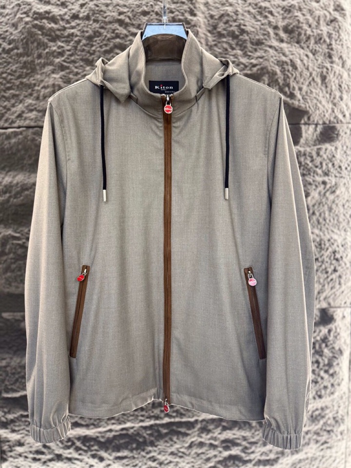 Luxurious and Stylish: Kiton Chiton 2025s Men’s Jacket with Shaft Chains