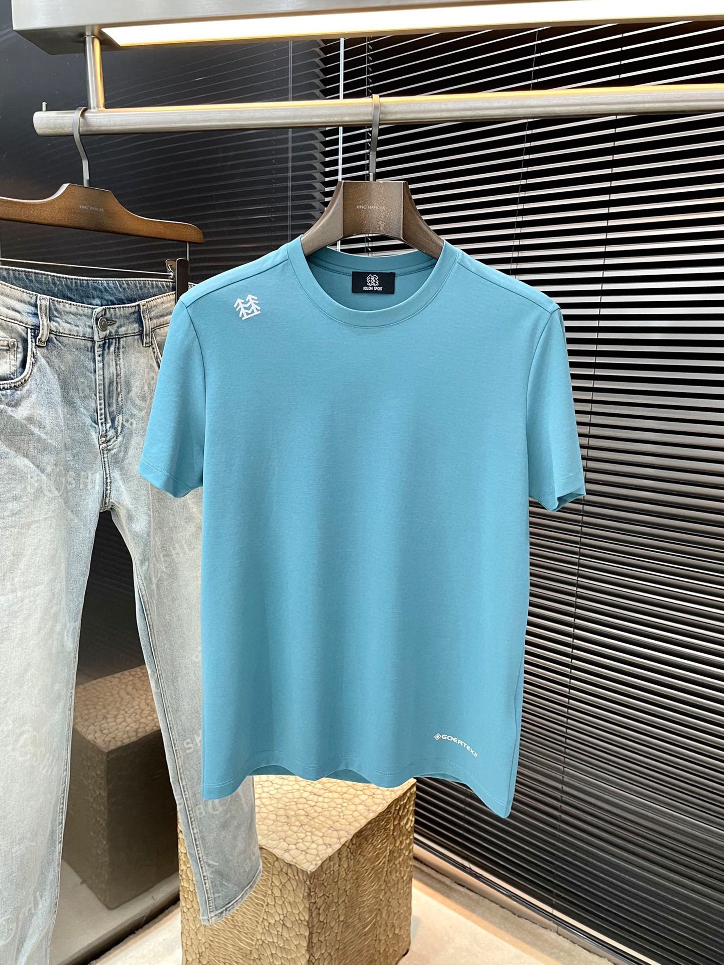 NO:497012,P (Kelong) series VIP high-end customization, new short-sleeved, versatile style, anyone can easily control the fabric, fully customized craftsmanship, high-quality regenerative fiber fabric, soft fabric, comfortable and soft upper body, simple style is very classy, ​​simple and unique, fashionable, the style is very exquisite, showing aura, and highlighting the exquisiteness of business men!  Size M-3XL, T-shirt,alexander wang19860909P  （可隆）系列 VIP高级定制 新款短袖 百搭款式 任何人都可以轻松驾驭 面料全订制工艺 高定一等品再生素纤维面料 面料手感柔软,上身舒适柔软 简约的款式非常显档次,简约个性时尚,版型剪裁非常精致,显气场,又会凸显商务男士的精致！尺码 M-3XL,,T-shirt,alexander wang,Men's clothing