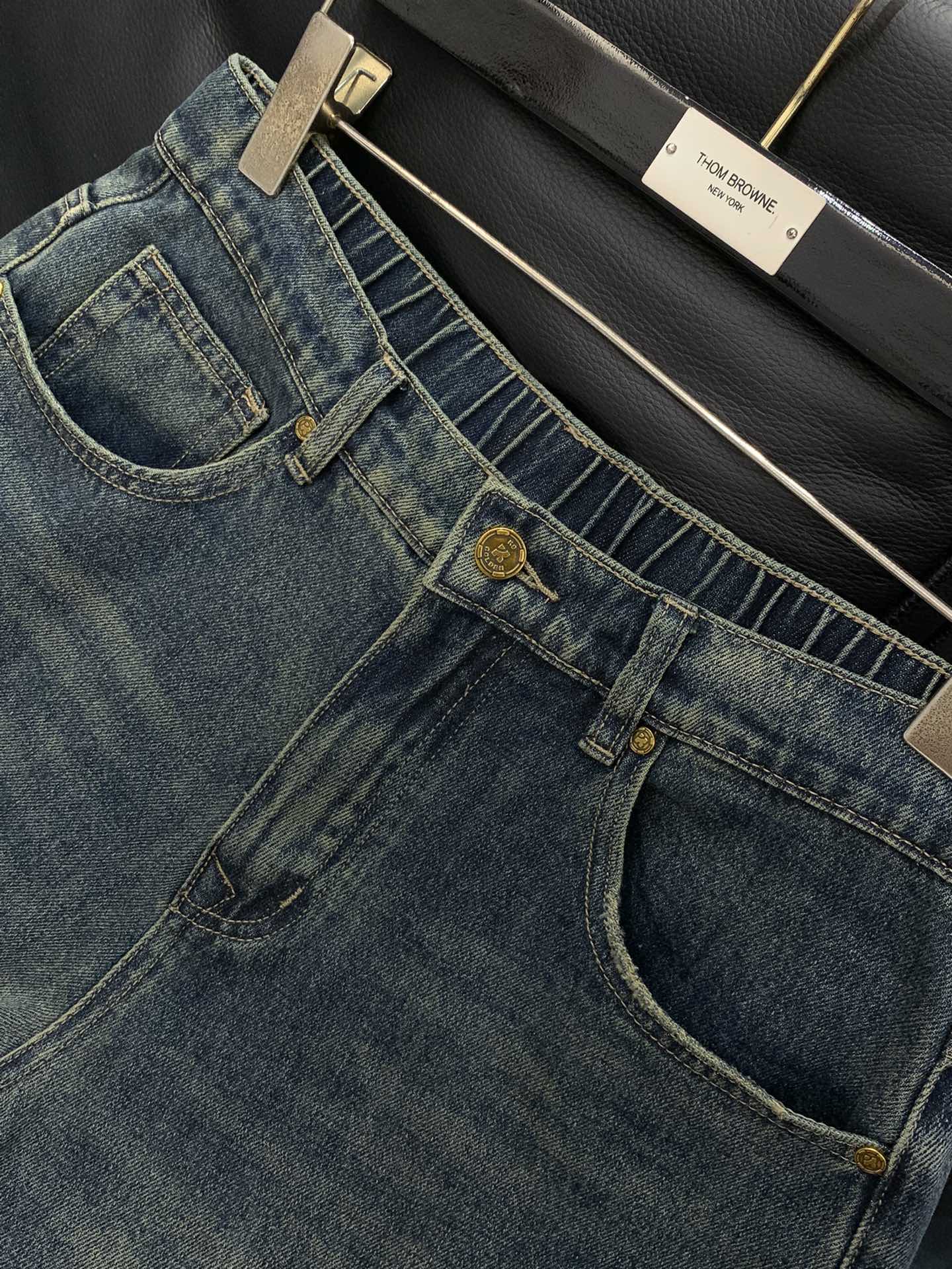 “Spring 2025 New Fashion: Synchronized Cabinets & Fashionable Water Washing Jeans” - 图片 3