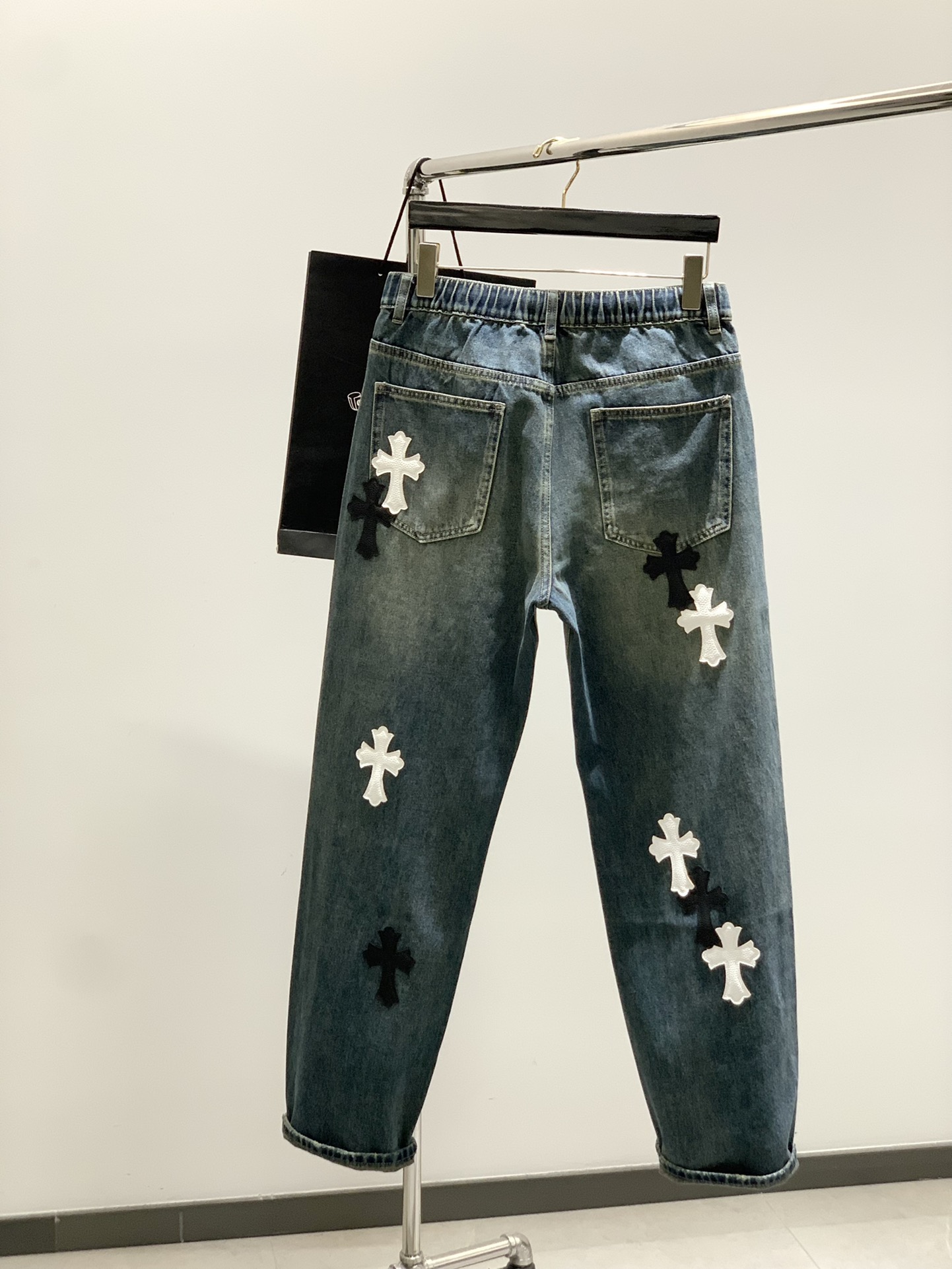 “Spring 2025 New Fashion: Synchronized Cabinets & Fashionable Water Washing Jeans” - 图片 2