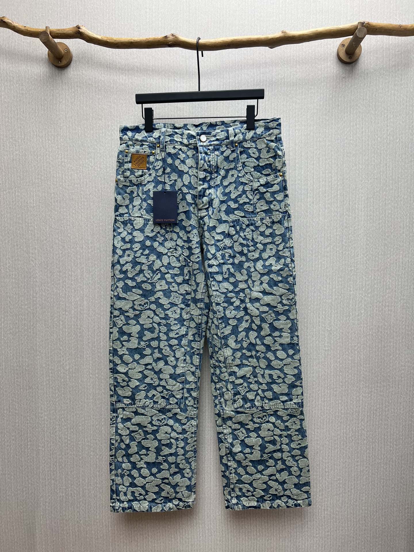 Los nuevos jeans de trabajo lavados P200 Lujia 25ss pertenecen a la serie de otoño e invierno de 2025 creada por Pharre…